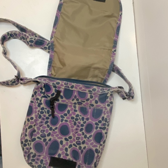 Kavu cross body purse - Picture 3 of 6